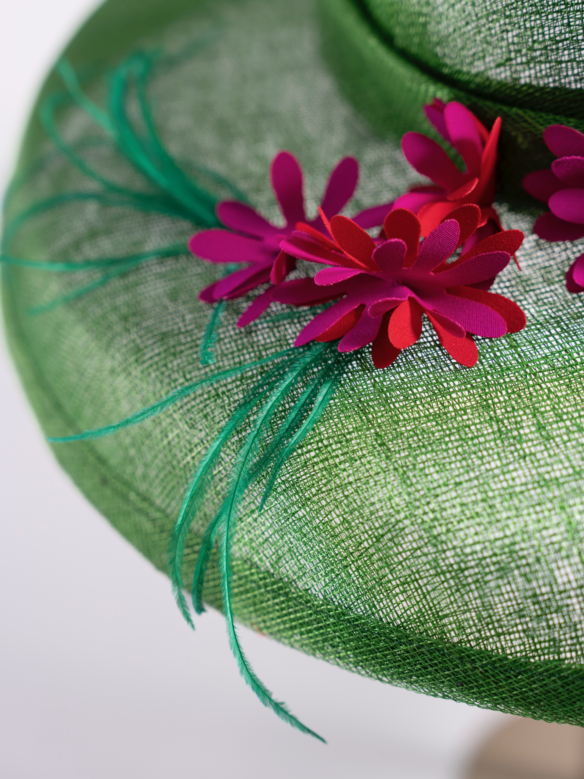 Detalle de sombrero floral