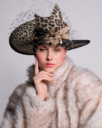 pamela de leopardo para boda elegancia rompedora